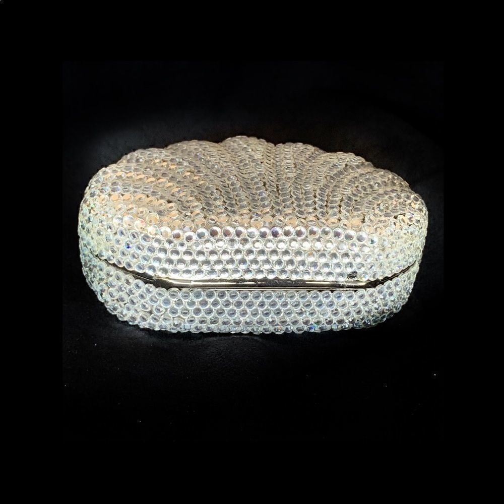 Silver shell shaped crystal evening mini bag - image 2